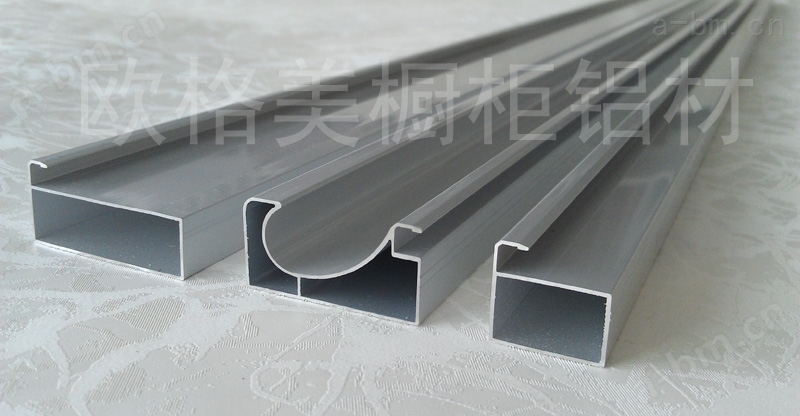 欧格美门窗铝型材工业晶钢门板铝材 B款